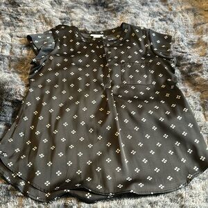 Nice collarless, quarter button blouse.